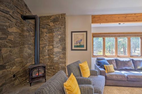 Blue River Retreat With Game Room And Treehouse!