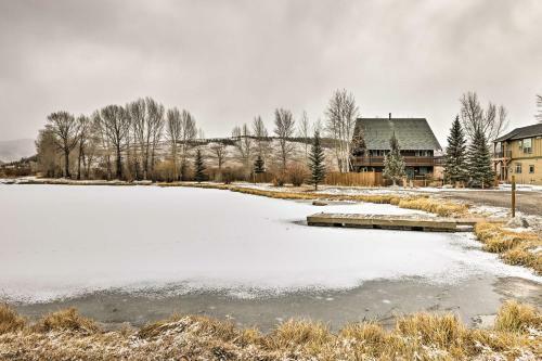 Spacious Mountain Retreat On Fenced Riverfront Lot