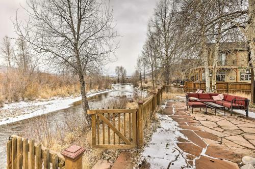 Spacious Mountain Retreat On Fenced Riverfront Lot