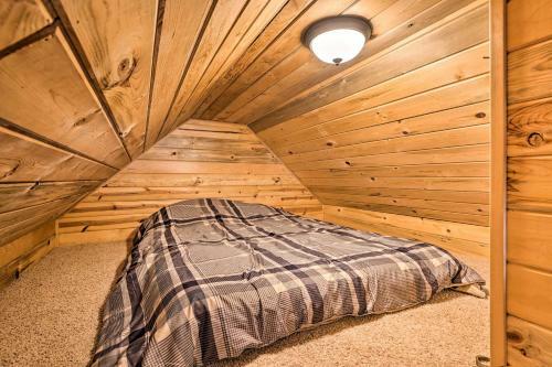 Spacious Mountain Retreat On Fenced Riverfront Lot