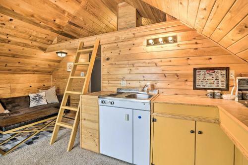 Spacious Mountain Retreat On Fenced Riverfront Lot
