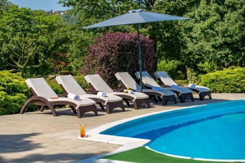 Villa Holiday House With Swimming Pool