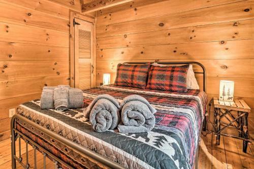 Family Cabin With Idyllic Views 9 Mi To Helen!