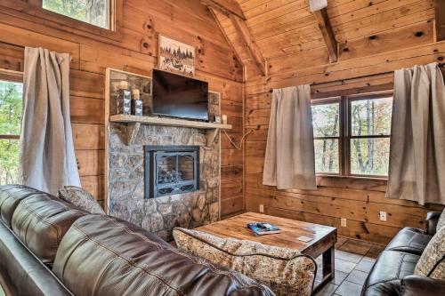 Family Cabin With Idyllic Views 9 Mi To Helen!