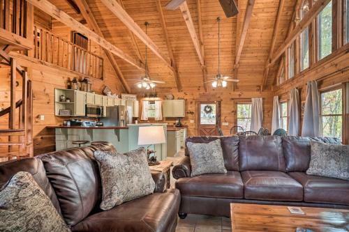 Family Cabin With Idyllic Views 9 Mi To Helen!