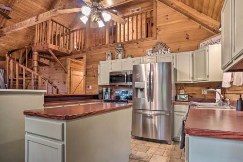 Family Cabin With Idyllic Views 9 Mi To Helen!