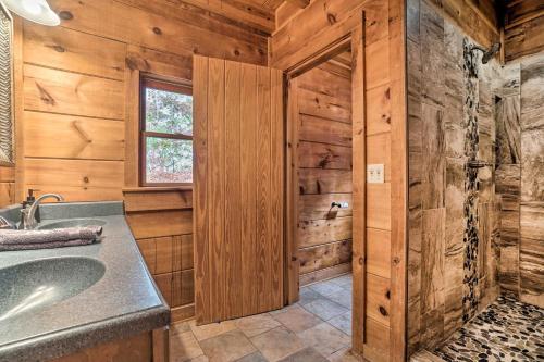Family Cabin With Idyllic Views 9 Mi To Helen!