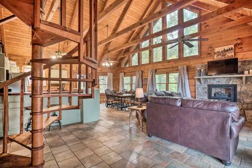 Family Cabin With Idyllic Views 9 Mi To Helen!