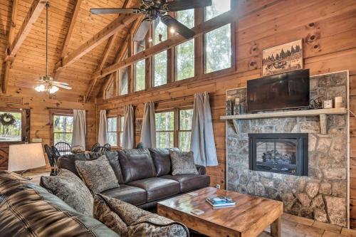 Family Cabin With Idyllic Views 9 Mi To Helen!