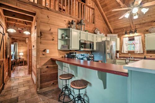 Family Cabin With Idyllic Views 9 Mi To Helen!