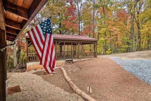 Family Cabin With Idyllic Views 9 Mi To Helen!