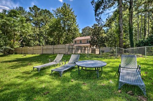 Lakefront Macon Home With Pool, Dock And Fire Pit!