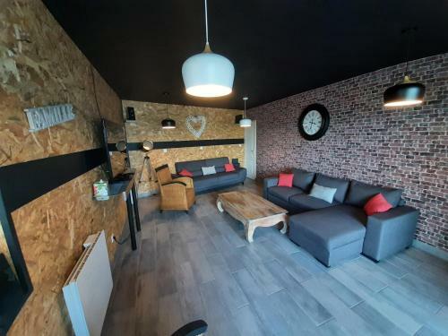 Hostal Gite De La Mari�e � 7mn Du Puy Du F0u