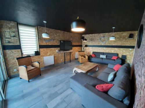 Hostal Gite De La Mari�e � 7mn Du Puy Du F0u