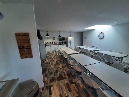 Hostal Gite De La Mari�e � 7mn Du Puy Du F0u