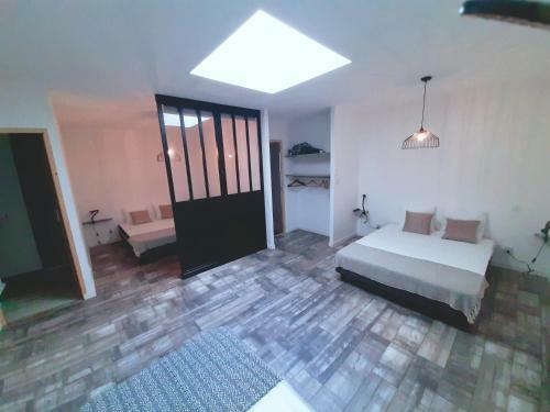 Hostal Gite De La Mari�e � 7mn Du Puy Du F0u