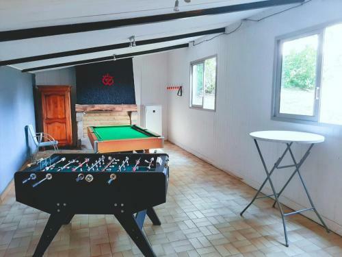Hostal Gite De La Mari�e � 7mn Du Puy Du F0u