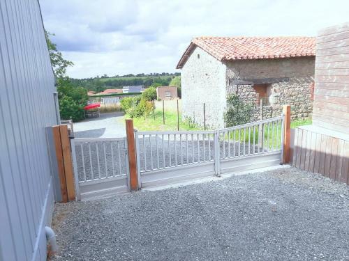 Hostal Gite De La Mari�e � 7mn Du Puy Du F0u
