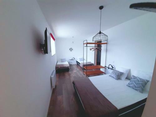 Hostal Gite De La Mari�e � 7mn Du Puy Du F0u