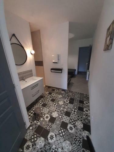 Hostal Gite De La Mari�e � 7mn Du Puy Du F0u