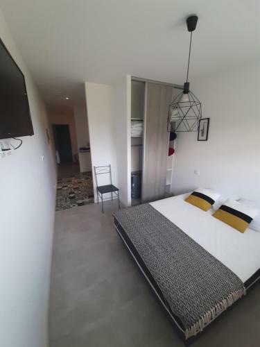 Hostal Gite De La Mari�e � 7mn Du Puy Du F0u