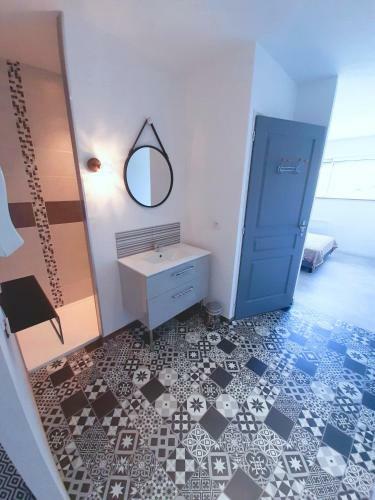 Hostal Gite De La Mari�e � 7mn Du Puy Du F0u