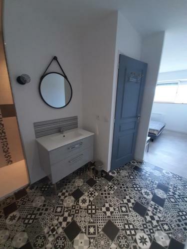 Hostal Gite De La Mari�e � 7mn Du Puy Du F0u