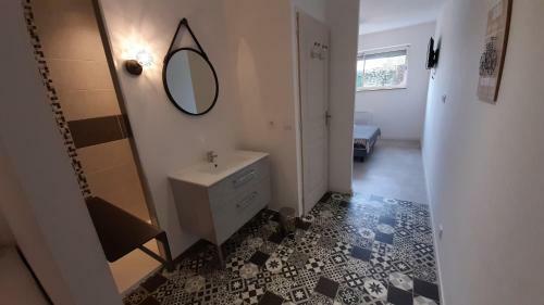 Hostal Gite De La Mari�e � 7mn Du Puy Du F0u