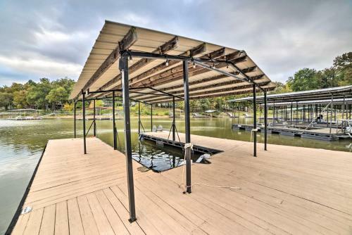 Benton House With Grill, Private Dock And Lake Access!
