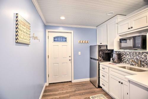Updated Williamstown Apartment With Kitchen!