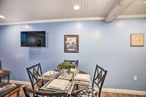 Updated Williamstown Apartment With Kitchen!
