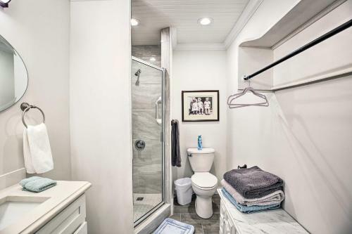 Updated Williamstown Apartment With Kitchen!