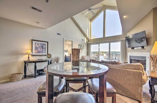 Apartamento Waterfront Osage Beach Condo With Deck And Pool!