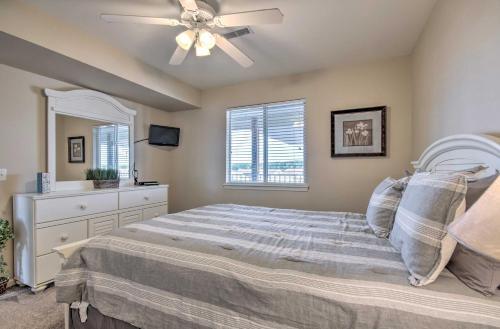 Apartamento Waterfront Osage Beach Condo With Deck And Pool!