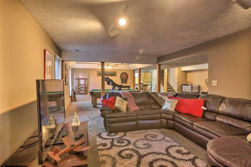 Apartamento Deluxe Omaha Escape With Game Room, Pool Access