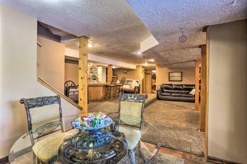 Apartamento Deluxe Omaha Escape With Game Room, Pool Access