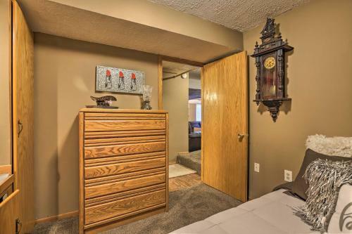 Apartamento Deluxe Omaha Escape With Game Room, Pool Access