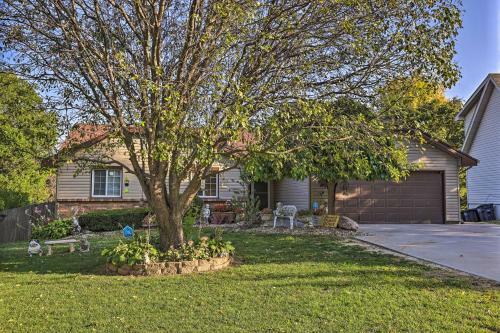 Apartamento Deluxe Omaha Escape With Game Room, Pool Access