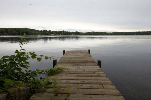 Sunrise Cottage On Galway Lake
