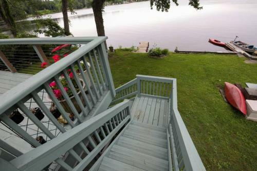 Sunrise Cottage On Galway Lake
