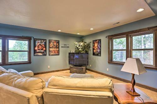 Secluded Deschutes Riverfront Retreat With Deck
