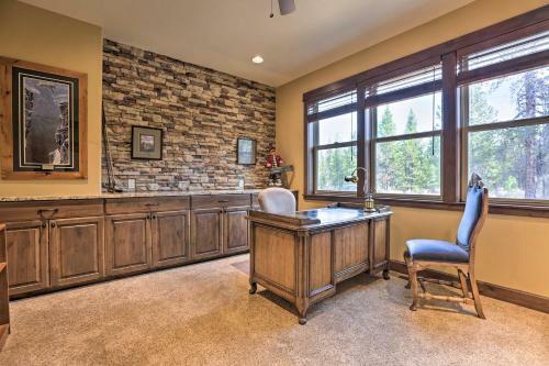 Secluded Deschutes Riverfront Retreat With Deck