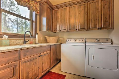 Secluded Deschutes Riverfront Retreat With Deck