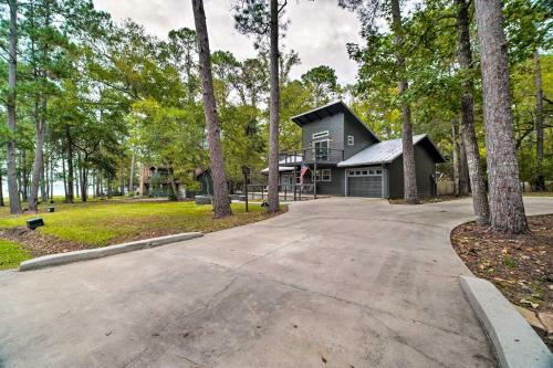 Cozy Cape Royale Cottage With Stone Fire Pit!