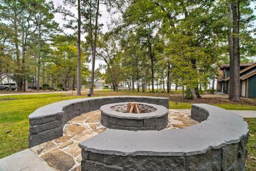 Cozy Cape Royale Cottage With Stone Fire Pit!