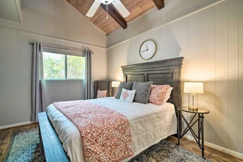 Cozy Cape Royale Cottage With Stone Fire Pit!