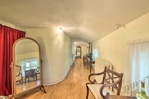 Villa Romantic 1850s Home With 2 Acres And Fire Pit!