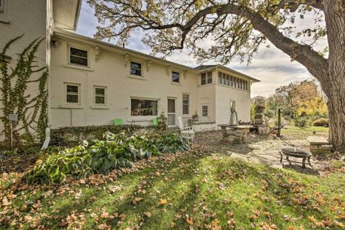 Villa Romantic 1850s Home With 2 Acres And Fire Pit!