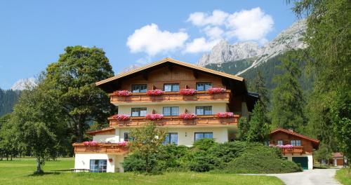 Hostal Alpenperle