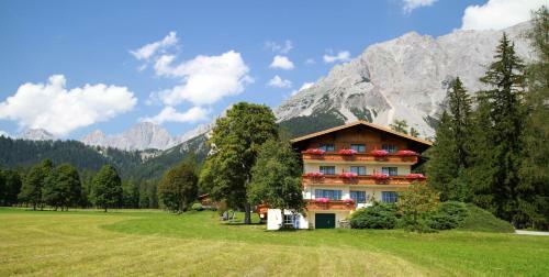 Hostal Alpenperle